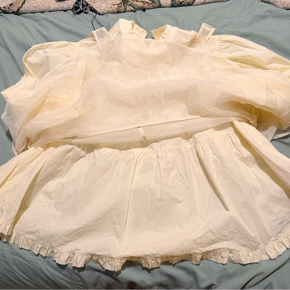 Jerry Hall (?) Cream Blouse with Ruffled Neckline - Picture 2 of 3